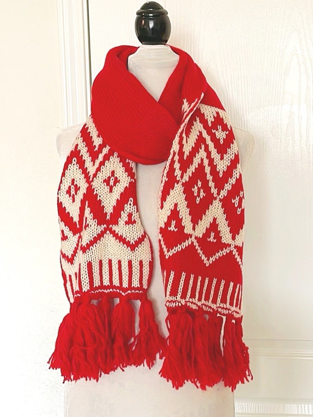 Old Navy • NWT Red Cream Fair Isle Geometric Knit Scarf Fringe Tassels